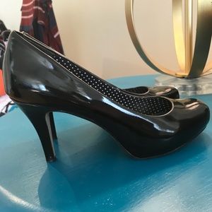 Size 8 Black patent heels